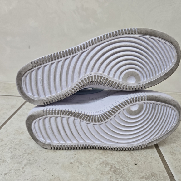 Nike Women's White and Light Blue Sneakers - Picture 4 of 7